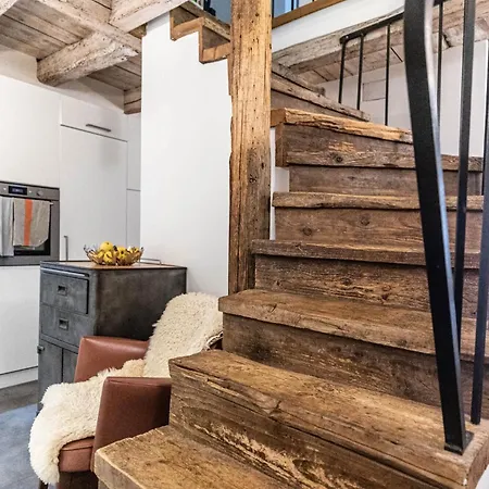 別荘 Stylish Triplex Gem In Historic Pedestrian Center